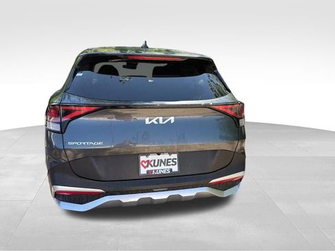 Used 2024 Kia Sportage LX FWD image 9