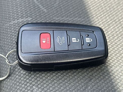 Used 2024 Toyota RAV4 XLE w/ Convenience Package FWD image 28