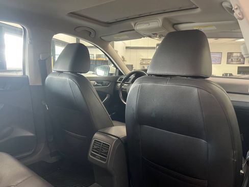 Used 2014 Volkswagen Passat TDI SE FWD image 36