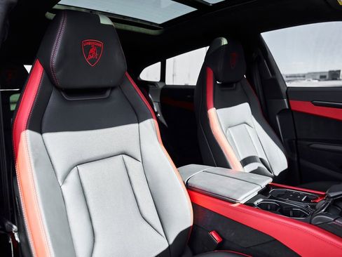 Used 2025 Lamborghini Urus Performante AWD/4WD image 42