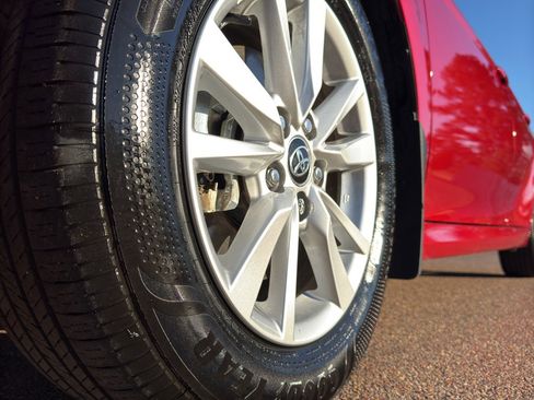 Used 2025 Toyota Camry LE w/ Convenience Package image 9