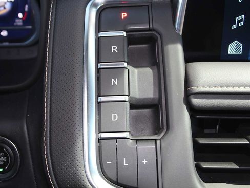 Used 2023 Chevrolet Tahoe Premier AWD/4WD image 49