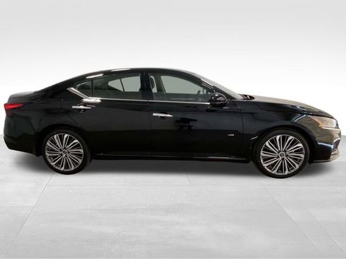 New 2025 Nissan Altima 2.5 SL image 2