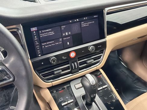 Certified 2026 Porsche Macan AWD/4WD image 27