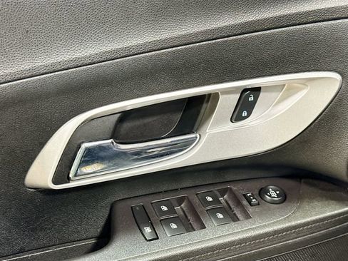 Used 2017 Chevrolet Equinox LT w/ Convenience Package image 18