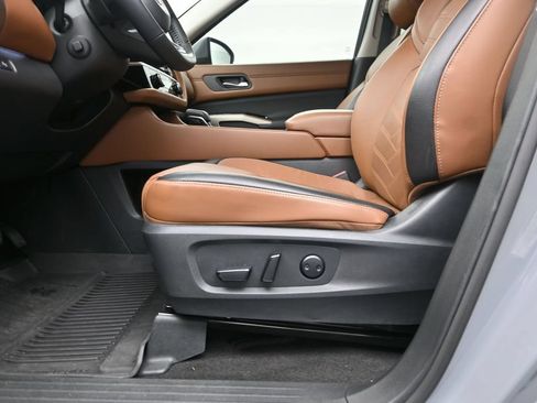 Certified 2024 Nissan Pathfinder Platinum w/ Cargo Package FWD image 22