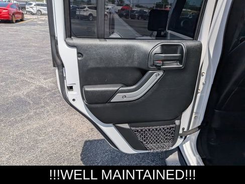 Used 2018 Jeep Wrangler Unlimited Sahara w/ Connectivity Group AWD/4WD image 16