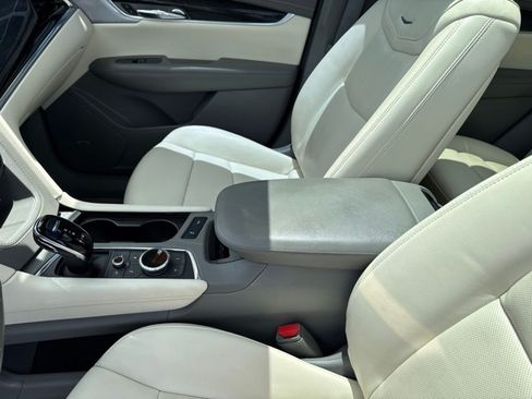 Used 2024 Cadillac XT6 Premium Luxury FWD image 19