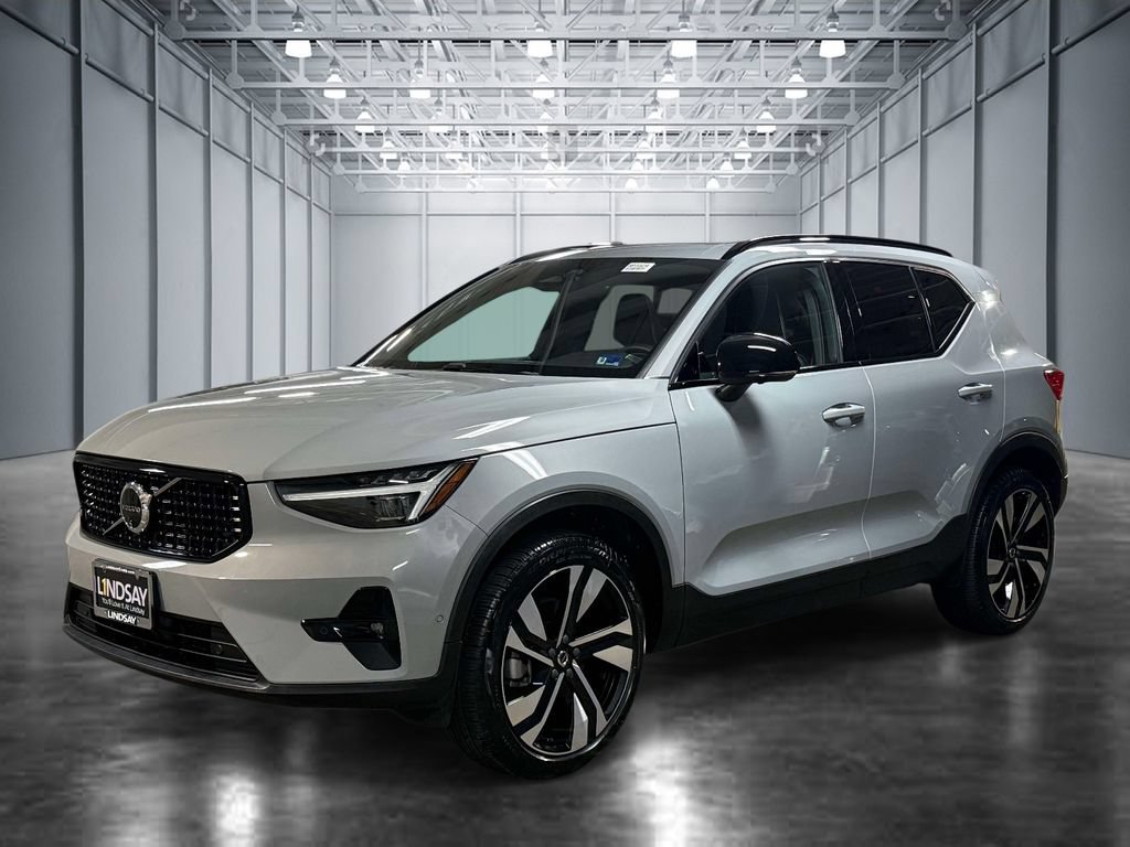 Used 2024 Volvo XC40 B5 Ultimate w/ Protection Package Premier AWD/4WD image 1