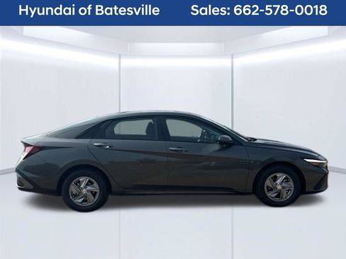 New 2026 Hyundai Elantra SE FWD image 7