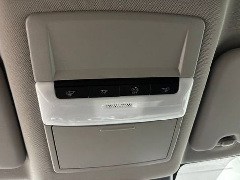 Used 2024 Nissan Rogue S FWD image 34