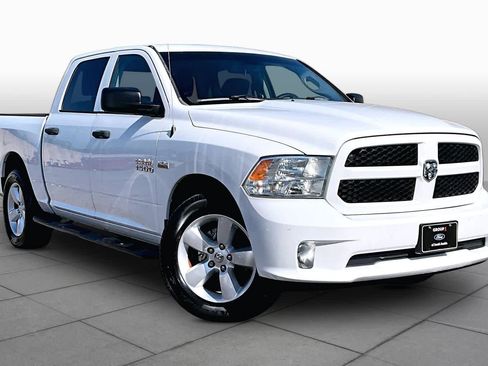 Used 2015 RAM 1500 Express RWD image 3