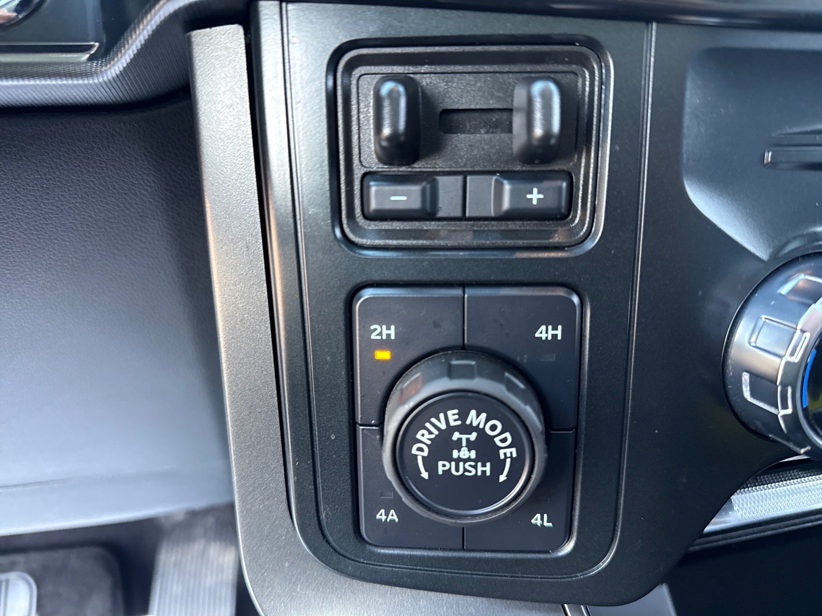 Used 2025 Ford F150 Lariat w/ Equipment Group 501A Mid AWD/4WD image 15