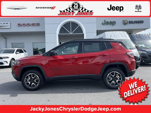 Used 2026 Jeep Compass Trailhawk w/ Sun, Sound & Navigation Group AWD/4WD image 1