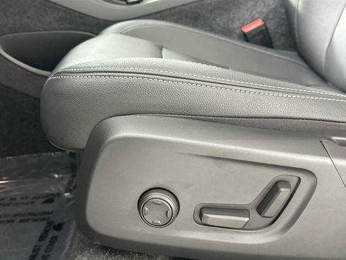 Used 2025 Volvo XC40 B5 Core w/ Protection Package Premier image 18