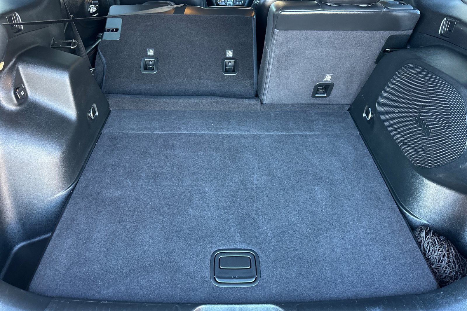 Used 2019 Jeep Cherokee Trailhawk AWD/4WD image 16