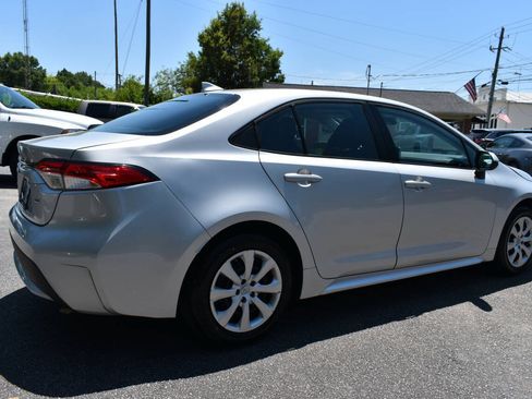 Used 2021 Toyota Corolla LE FWD image 3