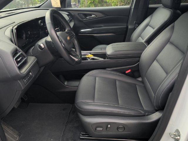 Used 2025 Chevrolet Traverse LT AWD/4WD image 29