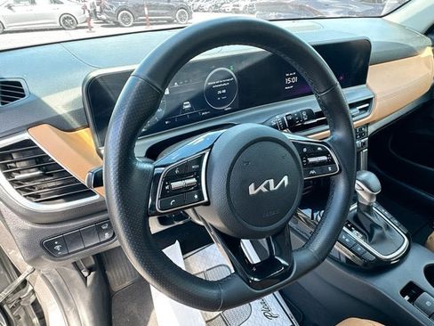 Certified 2024 Kia Seltos SX w/ SX Sunroof Package AWD/4WD image 11