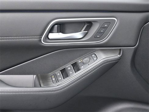 New 2025 Nissan Rogue Platinum w/ Platinum Premium Package image 17