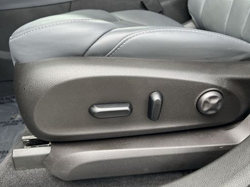 Used 2019 Buick Envision Essence w/ LPO, Road Trip Package FWD image 14