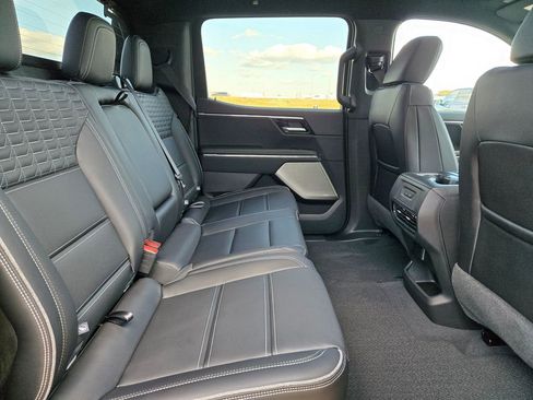 Used 2024 GMC Sierra EV Denali image 31