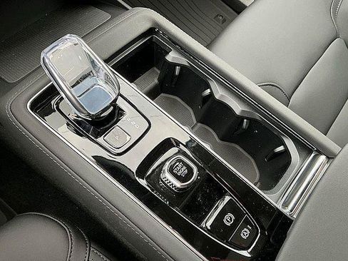 New 2026 Volvo XC90 B6 Plus w/ Protection Package Premier AWD/4WD image 18