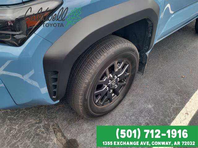 Used 2025 Toyota 4Runner SR5 AWD/4WD image 2