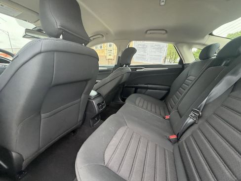 Used 2019 Ford Fusion SE FWD image 17