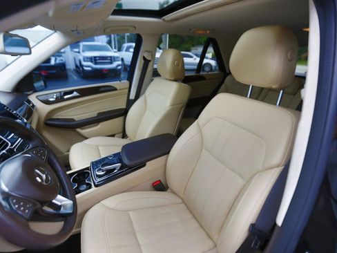 Used 2019 Mercedes-Benz GLE 400 4MATIC w/ Premium 1 Package image 5