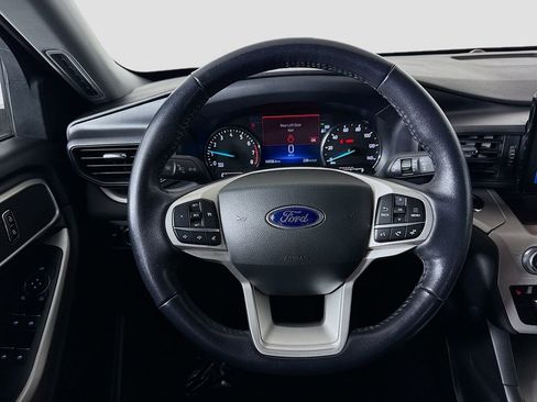 Used 2023 Ford Explorer XLT image 11