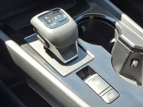 Used 2023 Nissan Rogue SV AWD/4WD image 16