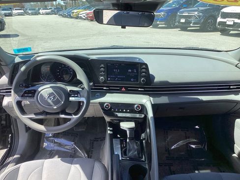 Used 2023 Hyundai Elantra SEL FWD image 15