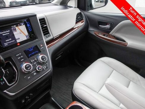 Certified 2017 Toyota Sienna Limited image 23