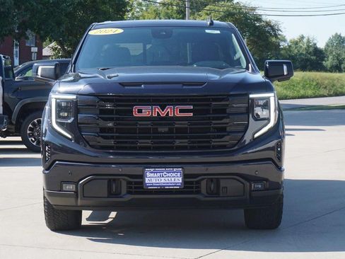Used 2024 GMC Sierra 1500 Elevation w/ Elevation Premium Package AWD/4WD image 8
