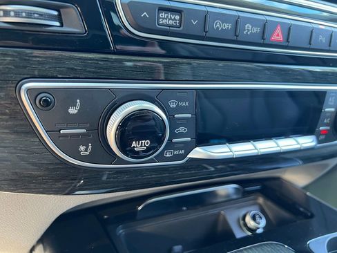 Used 2017 Audi Q7 3.0T Prestige w/ Prestige Package image 28