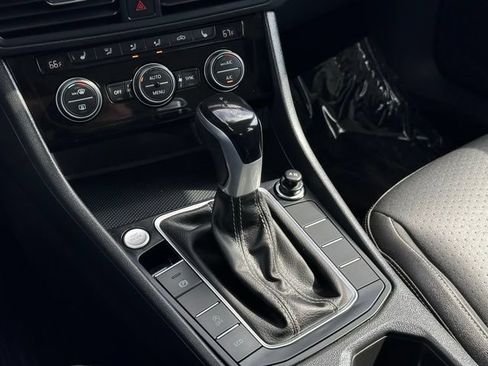 Used 2024 Volkswagen Jetta SE FWD image 16