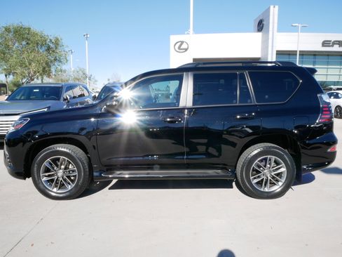 Certified 2023 Lexus GX 460 image 3