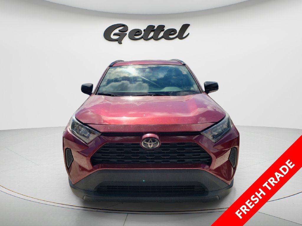 Used 2021 Toyota RAV4 LE FWD image 2