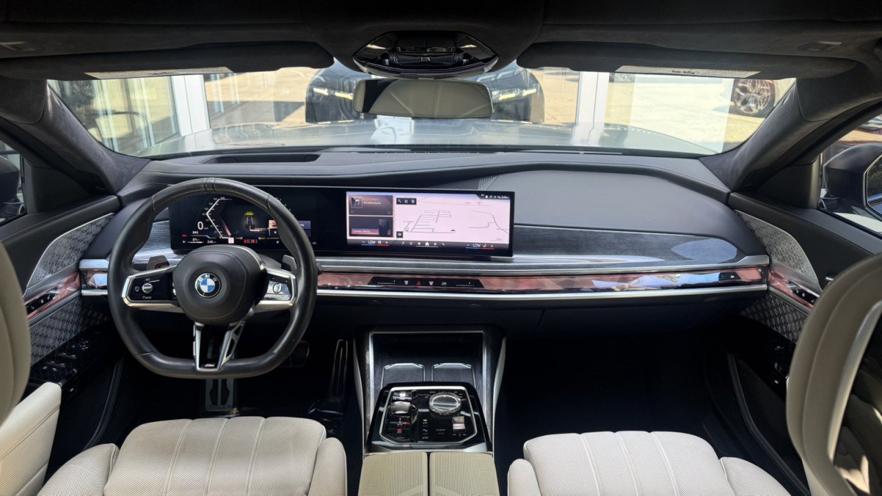 Used 2023 BMW 760i xDrive w/ Executive Package AWD/4WD image 23