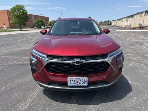 Used 2025 Chevrolet Trax LT w/ Driver Confidence Package FWD image 3