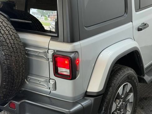 Used 2022 Jeep Wrangler Unlimited Sahara w/ Cold Weather Group AWD/4WD image 12