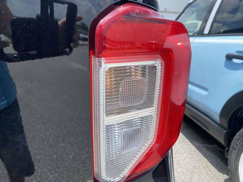 Used 2021 Ford Explorer XLT w/ Equipment Group 202A RWD image 9