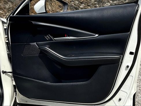 Used 2021 MAZDA CX-30 FWD 2.5 S w/ Select Package image 22