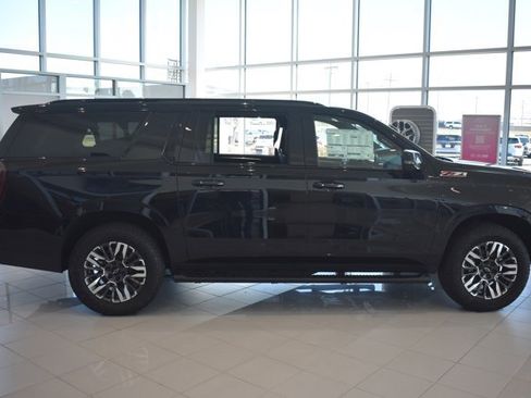 New 2026 Chevrolet Suburban Z71 w/ Z71 Off-Road Package image 4