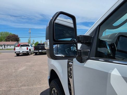 New 2026 Ford F350 Platinum w/ Platinum Plus Package AWD/4WD image 17