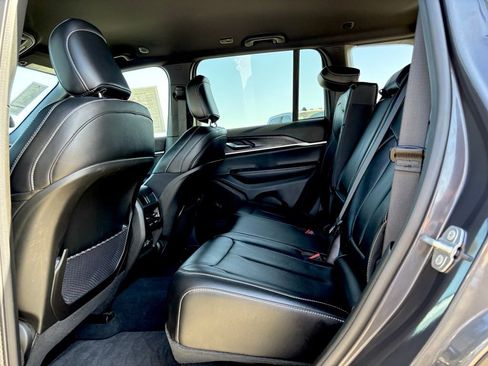 Used 2025 Jeep Grand Cherokee Limited w/ Black Appearance Package image 22