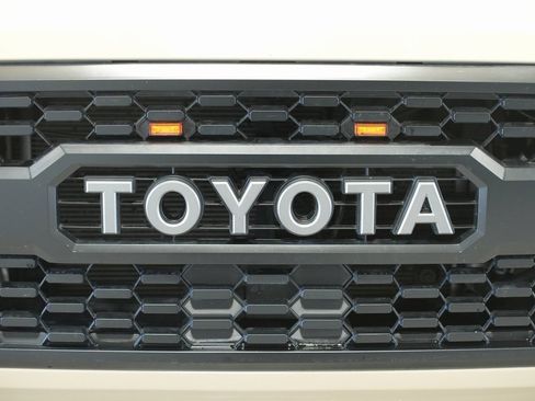 Used 2019 Toyota Tacoma TRD Off-Road w/ Technology Package image 11