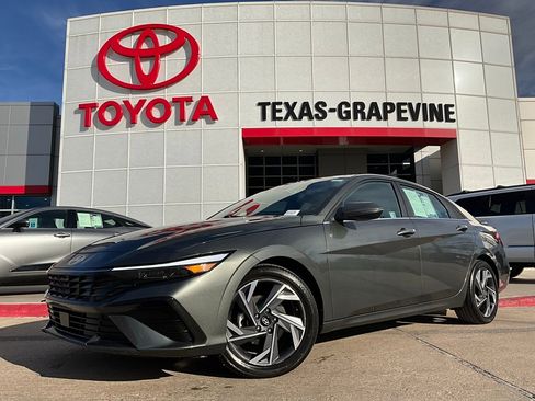 Used 2025 Hyundai Elantra Limited image 2