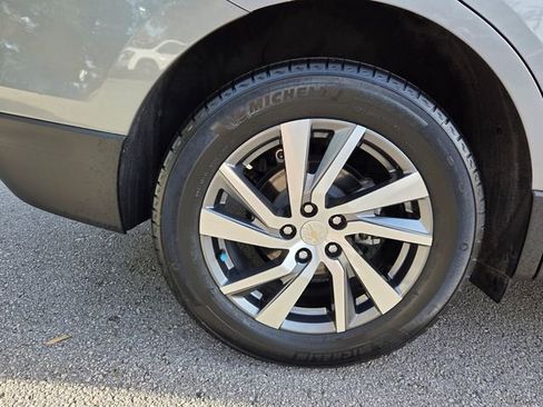 Used 2024 Chevrolet Equinox LT FWD image 23